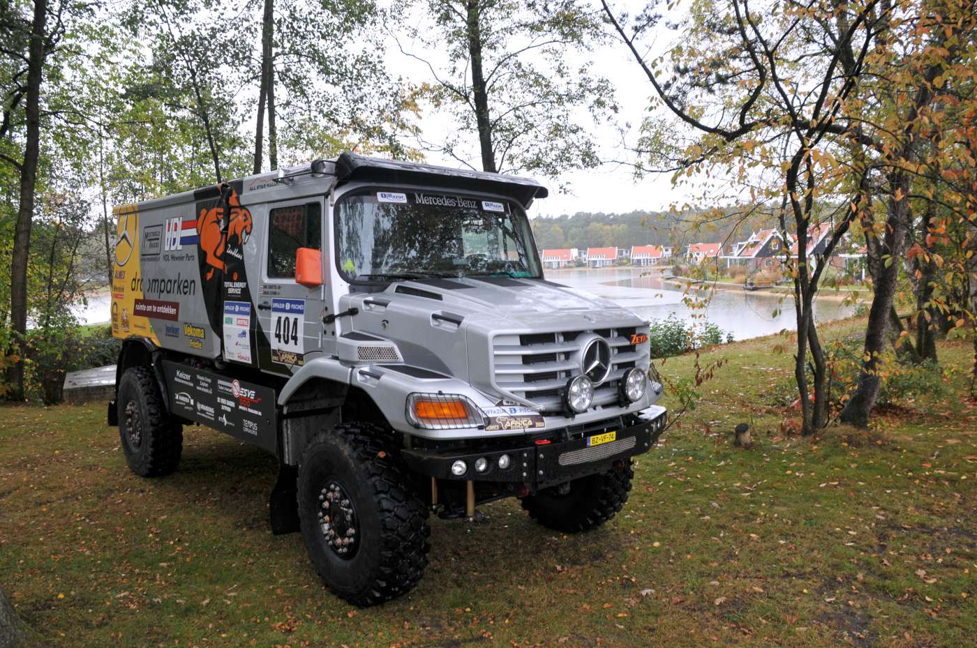 Дилер 4х4. Mercedes-Benz Zetros. Мерседес Бенц Зетрос 4х4. Мерседес Унимог 6х6. Mercedes-Benz Zetros 1833 автодом.